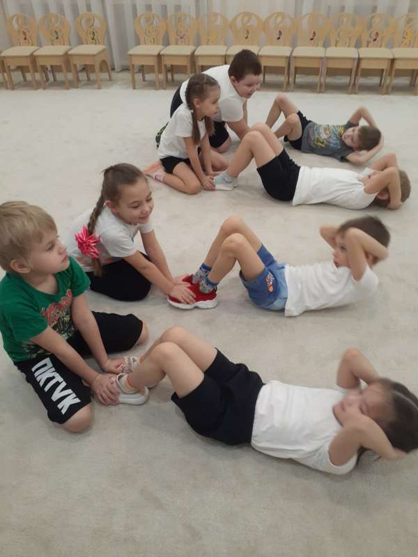 Звонкие, задорные девчонки и мальчишки!