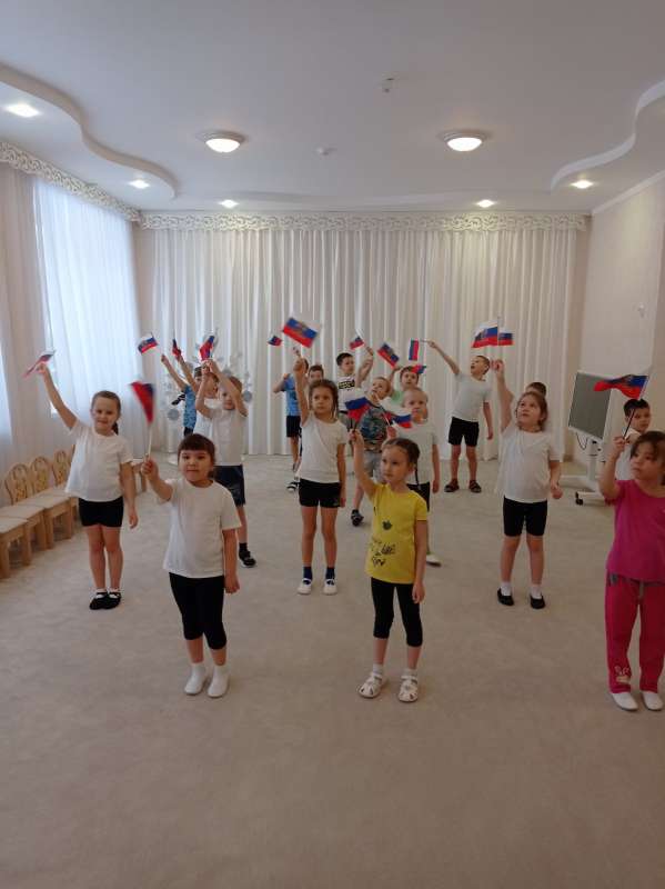 Станем мы российскими солдатами!