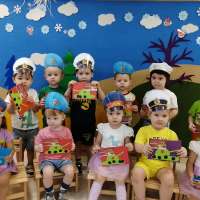 Празднует февраль Армии рождение