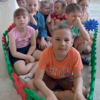 Быть похожими на сильных духом и мужественных космонавтов!