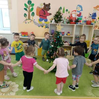 Для ёлочки песенки и хороводы!