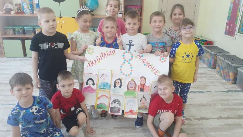 Сегодня день 8 Марта, любимых, милых наших мам!