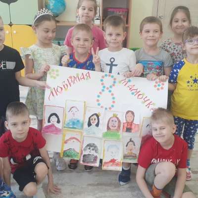 Сегодня день 8 Марта, любимых, милых наших мам!