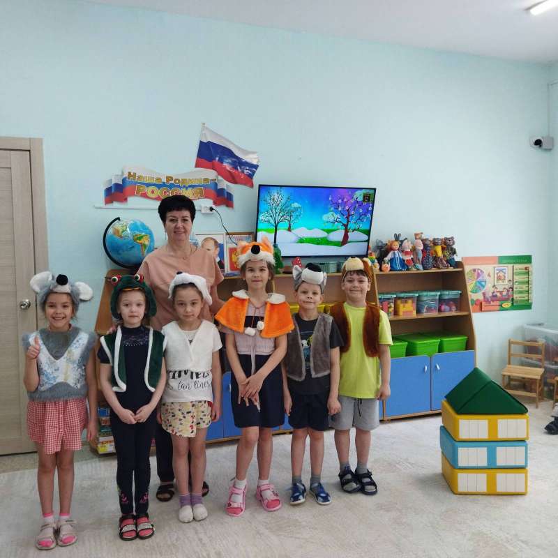 Театр - это маленькая жизнь.