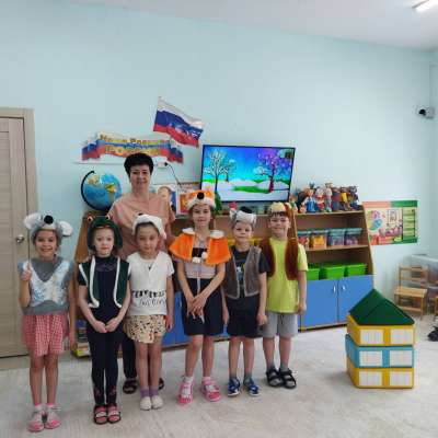 Театр - это маленькая жизнь.