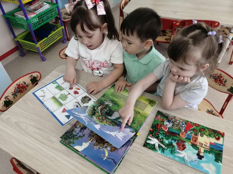 С детства с книжками мы дружим!