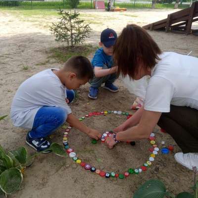 Пластиковые крышки в интерьере детского сада