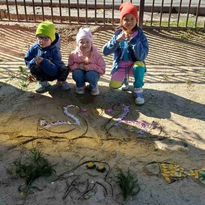Воспитанники группы "Знайка" познакомились с технологией "Арт-лэнд"